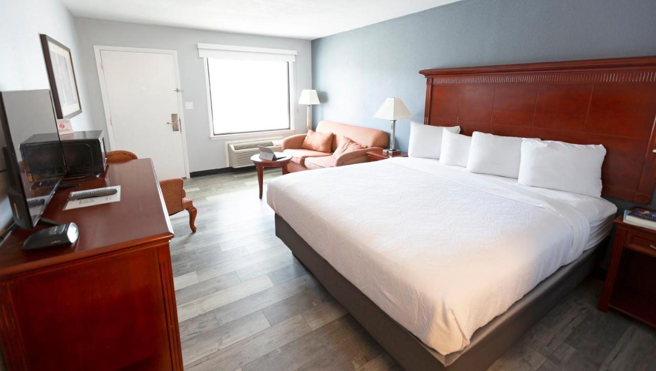 Sunrise Inn Уилямстаун Екстериор снимка