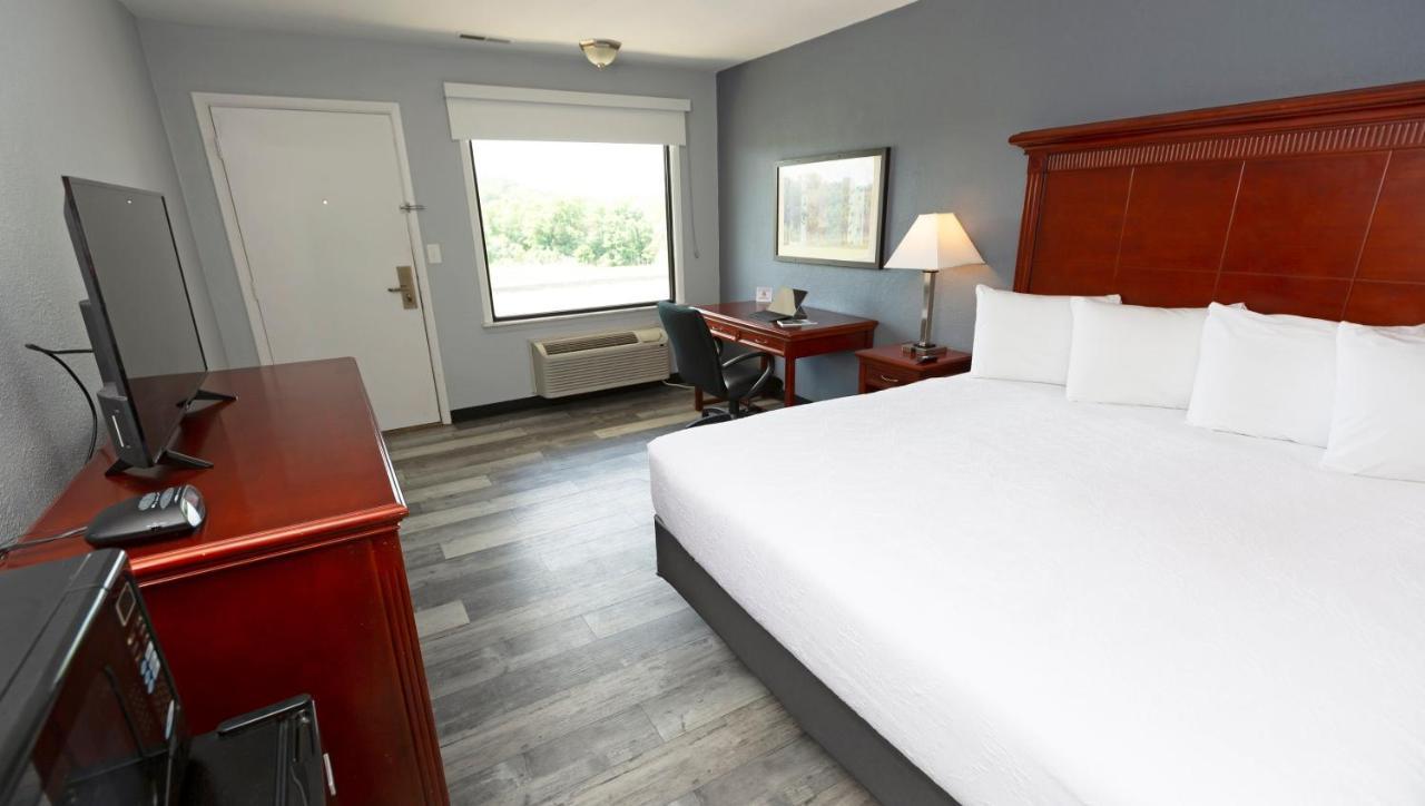 Sunrise Inn Уилямстаун Екстериор снимка