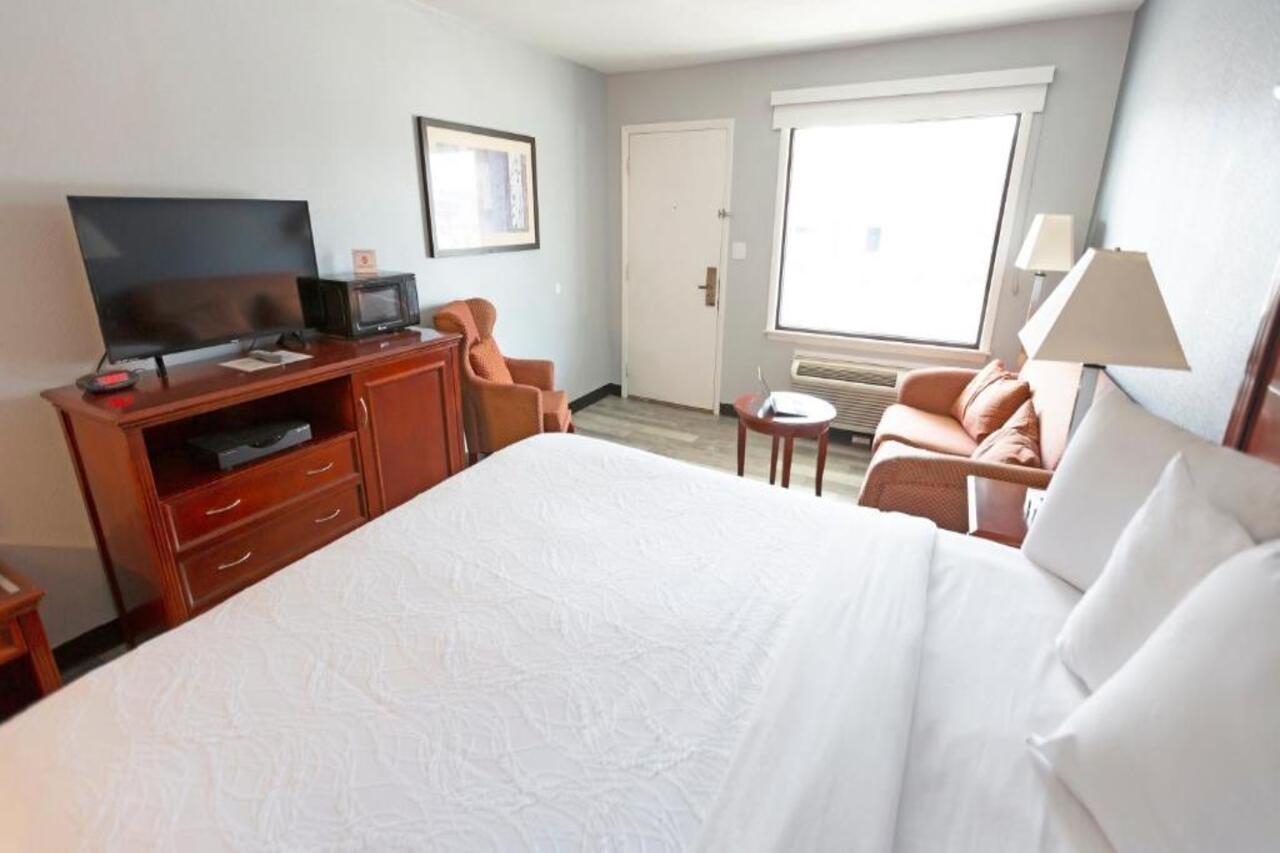 Sunrise Inn Уилямстаун Екстериор снимка