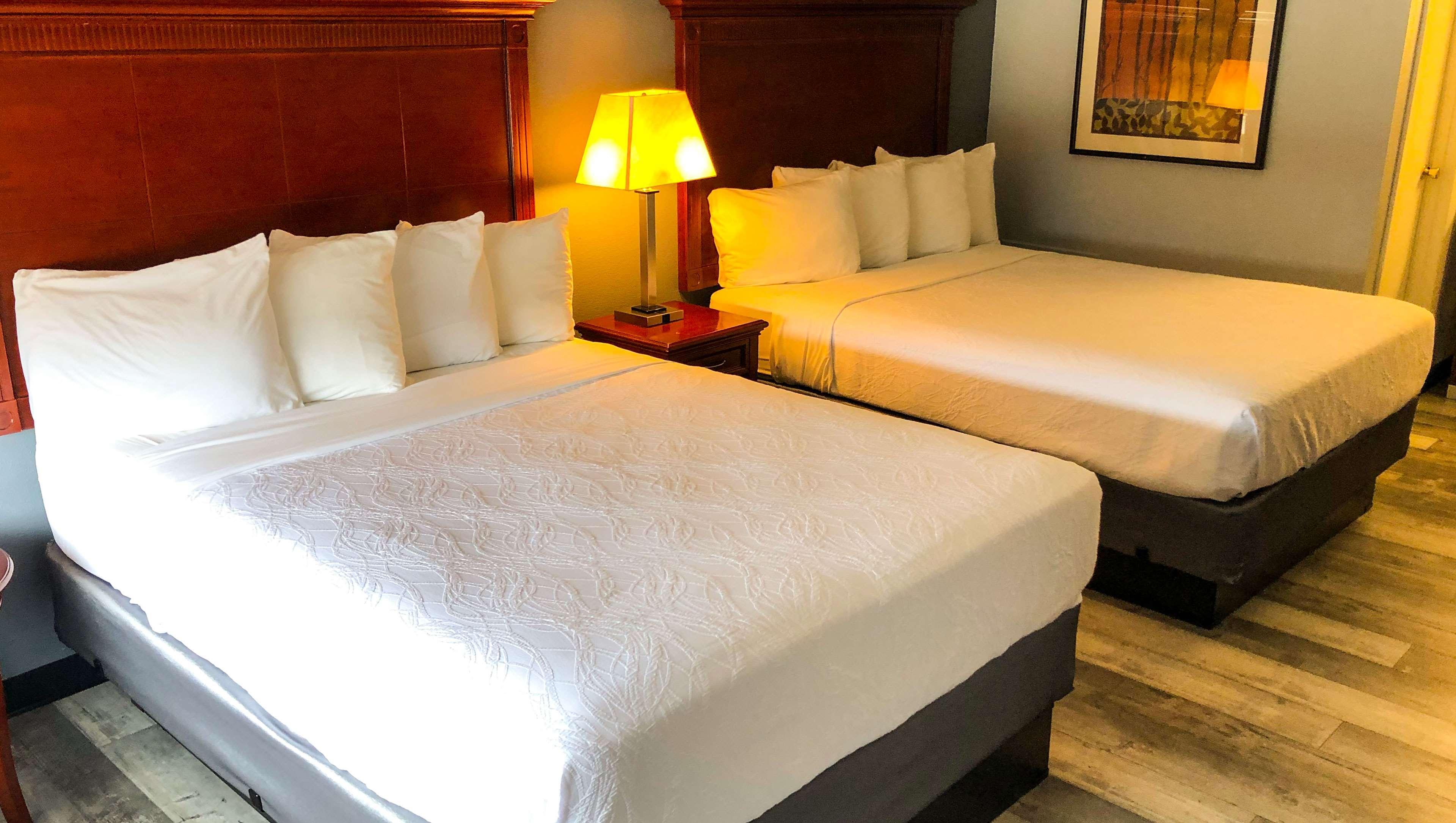 Sunrise Inn Уилямстаун Екстериор снимка