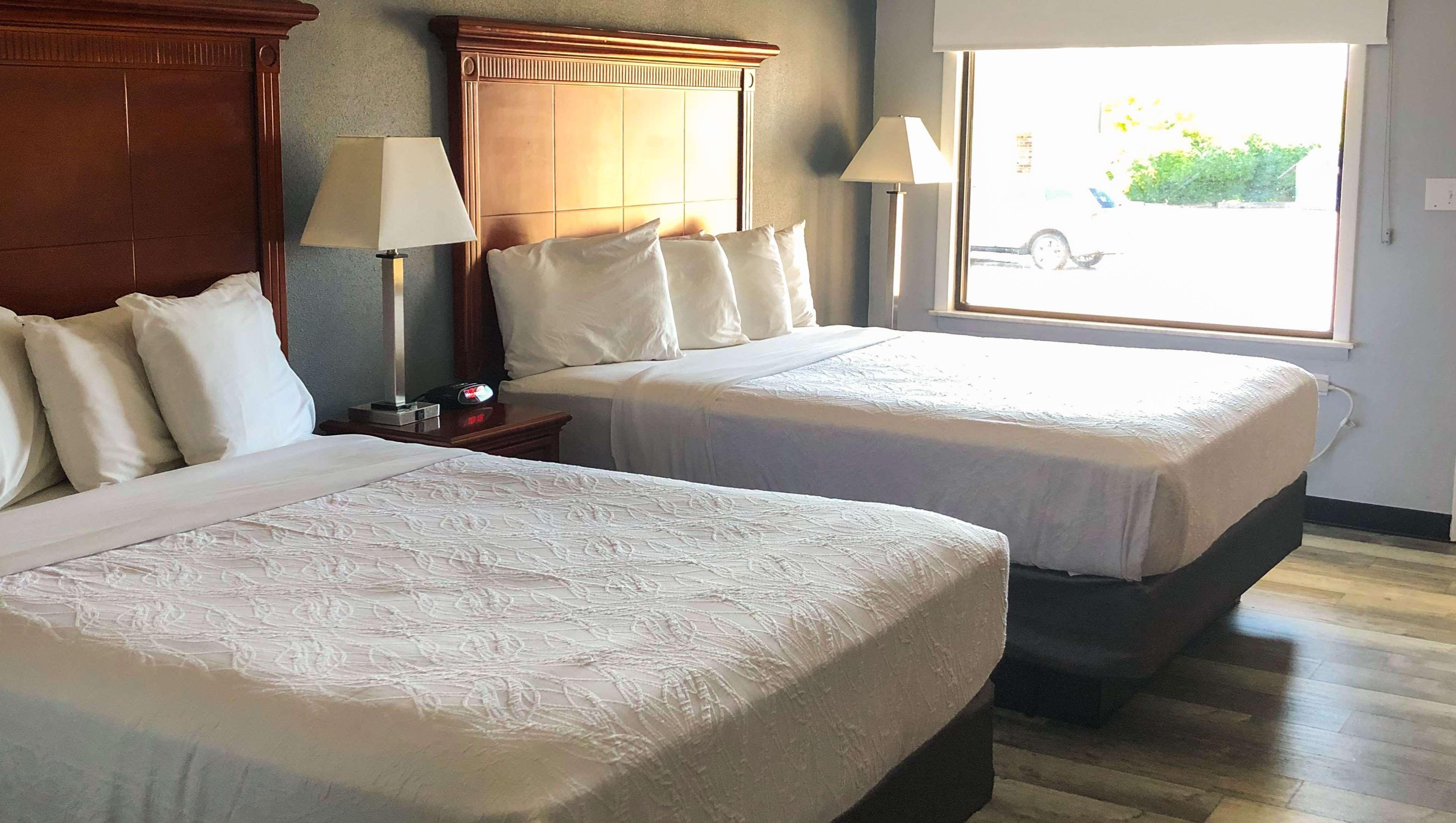 Sunrise Inn Уилямстаун Екстериор снимка
