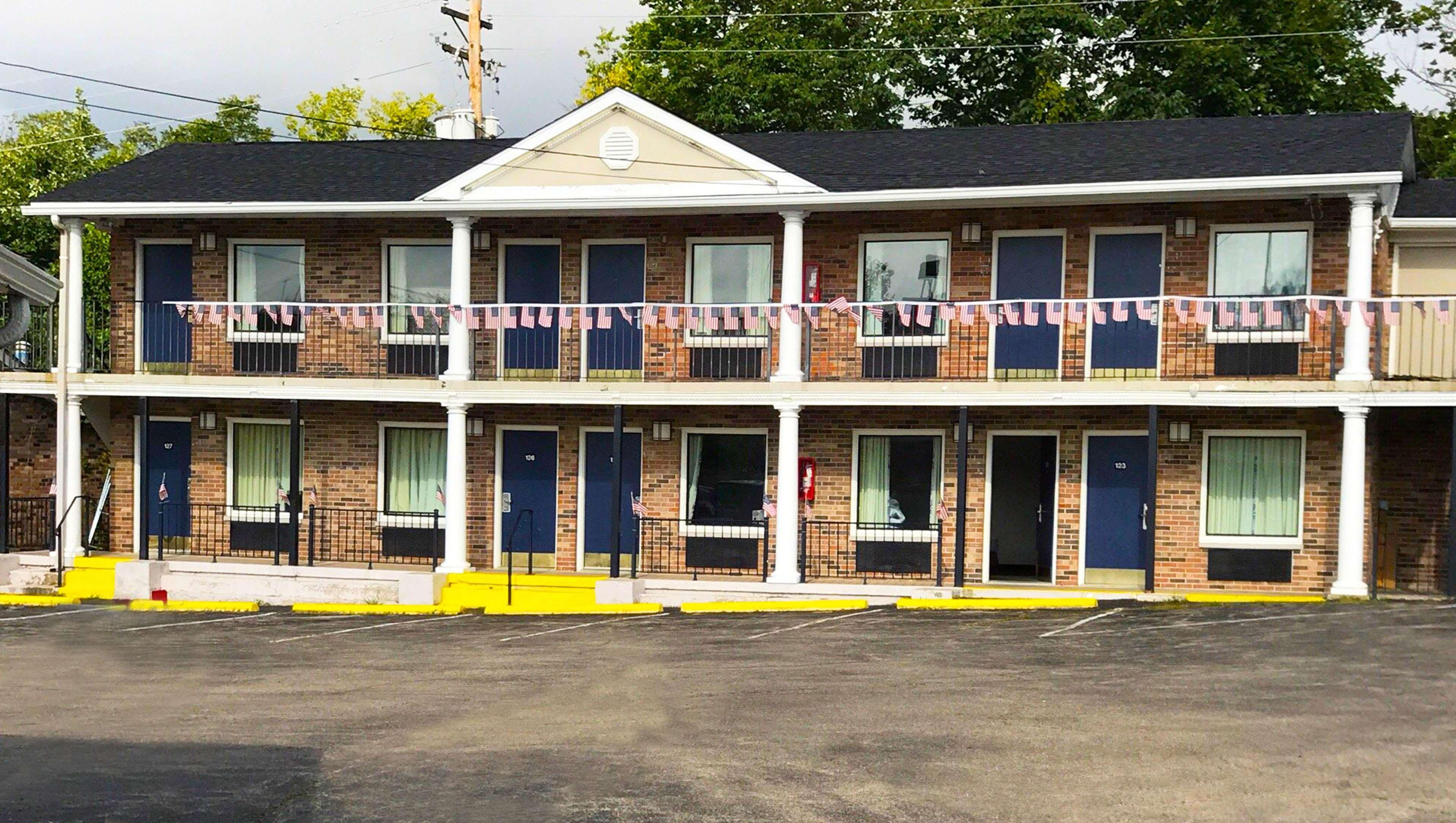 Sunrise Inn Уилямстаун Екстериор снимка