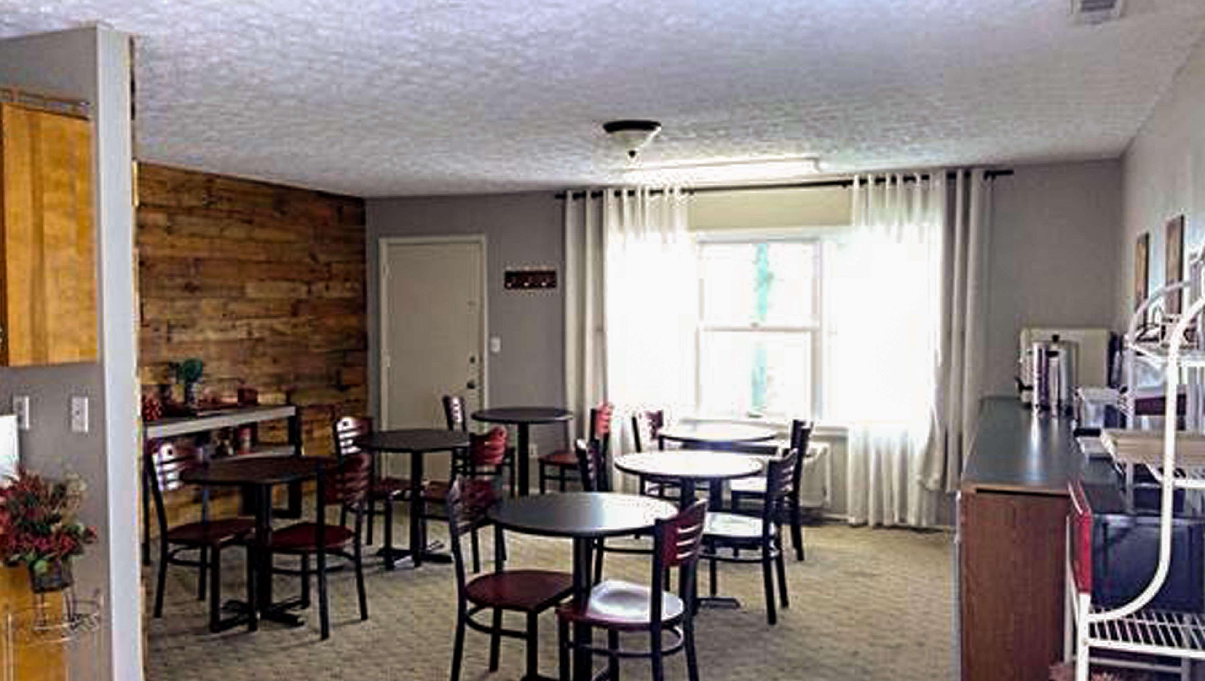 Sunrise Inn Уилямстаун Екстериор снимка