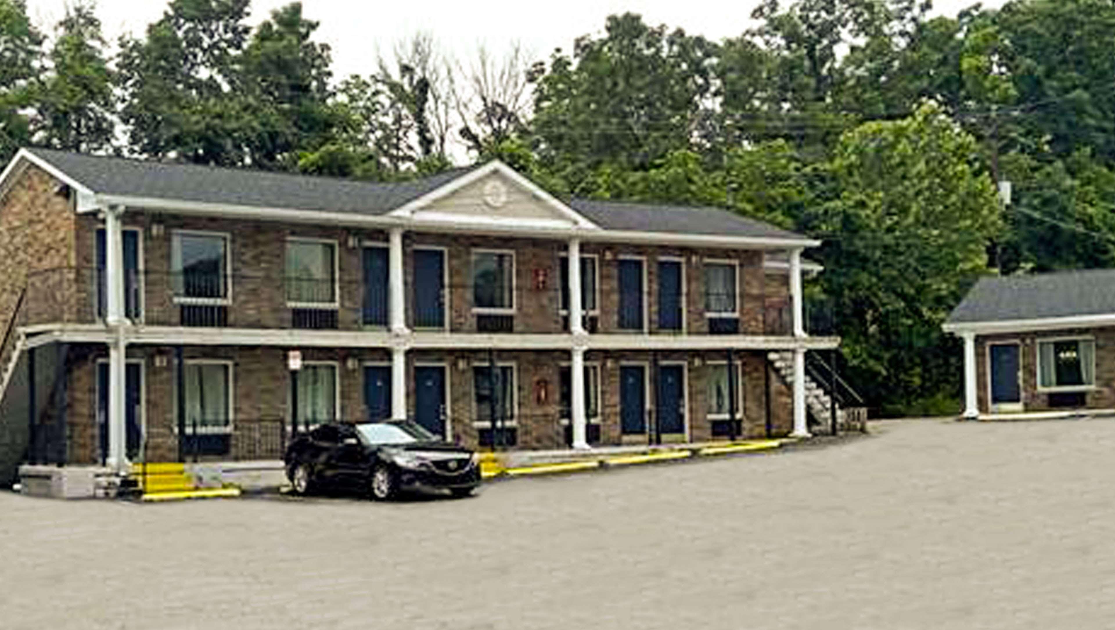 Sunrise Inn Уилямстаун Екстериор снимка