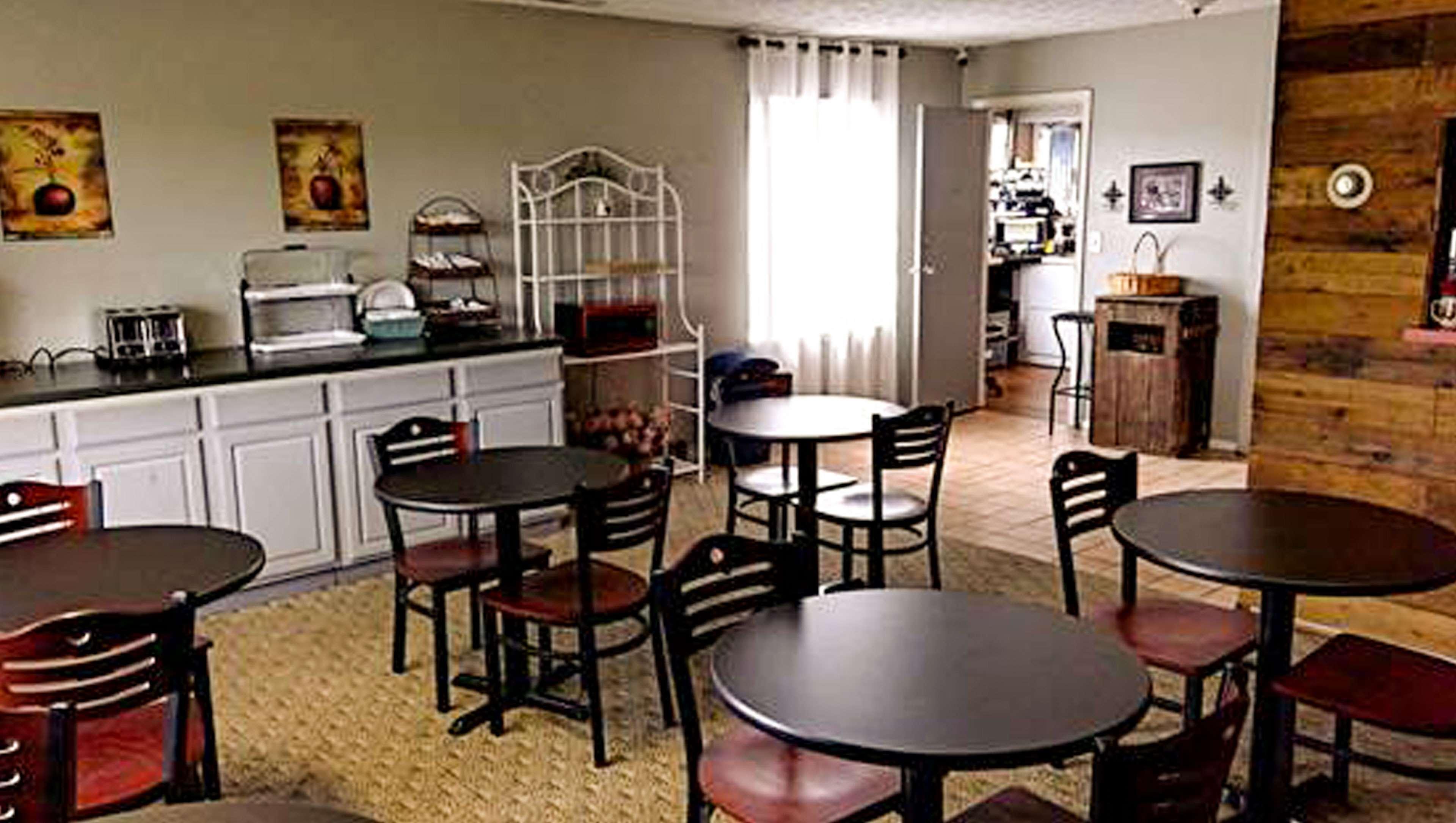 Sunrise Inn Уилямстаун Екстериор снимка